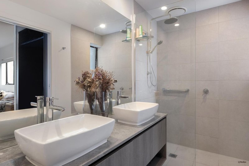 Photo - 202/135 Eugaree Street, Southport QLD 4215 - Image 11