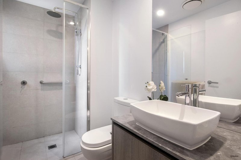 Photo - 202/135 Eugaree Street, Southport QLD 4215 - Image 13