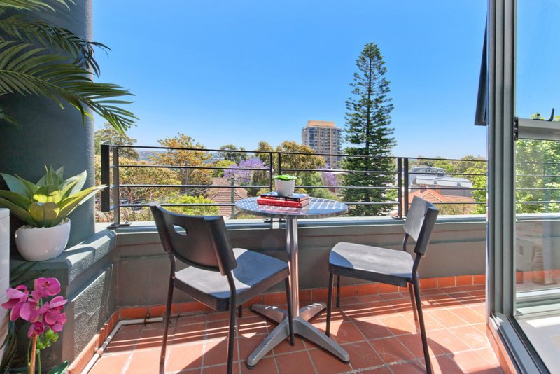 Photo - 202/2 Macpherson Street (Cnr Parraween St) Street, Cremorne NSW 2090 - Image 5