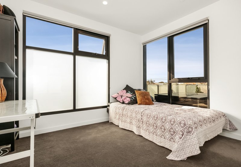 Photo - 202/29-33 Loranne Street, Bentleigh VIC 3204 - Image 7