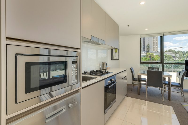 Photo - 202/3440 Surfers Paradise Boulevard, Surfers Paradise QLD 4217 - Image 4