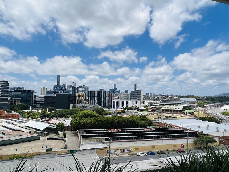 Photo - 2028/16 Hamilton Place, Bowen Hills QLD 4006 - Image 8