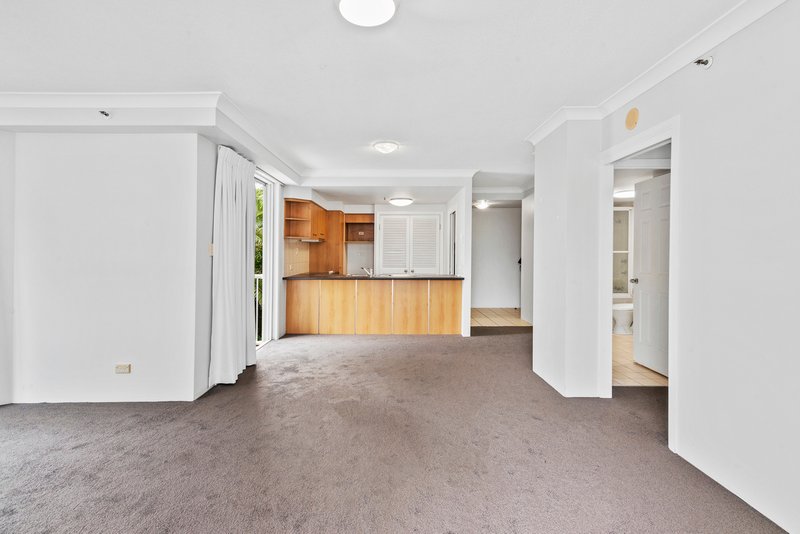 Photo - 2028/2633 Gold Coast Highway, Broadbeach QLD 4218 - Image 3