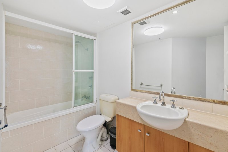 Photo - 2028/2633 Gold Coast Highway, Broadbeach QLD 4218 - Image 9