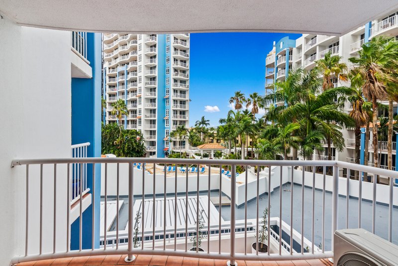 Photo - 2028/2633 Gold Coast Highway, Broadbeach QLD 4218 - Image 10