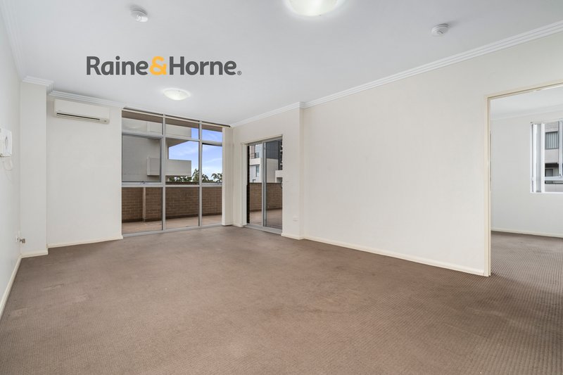 Photo - 20/3-5 Browne Parade, Warwick Farm NSW 2170 - Image 2