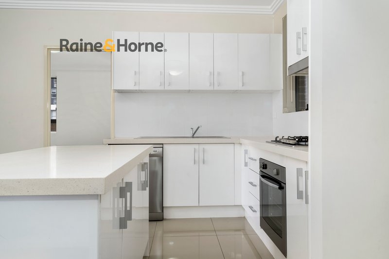 Photo - 20/3-5 Browne Parade, Warwick Farm NSW 2170 - Image 3
