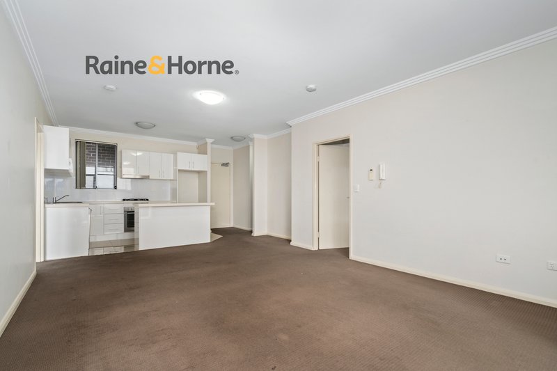 Photo - 20/3-5 Browne Parade, Warwick Farm NSW 2170 - Image 4