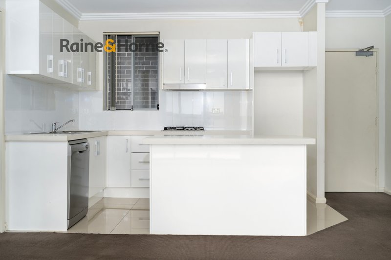 Photo - 20/3-5 Browne Parade, Warwick Farm NSW 2170 - Image 5