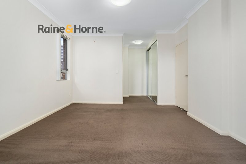 Photo - 20/3-5 Browne Parade, Warwick Farm NSW 2170 - Image 9