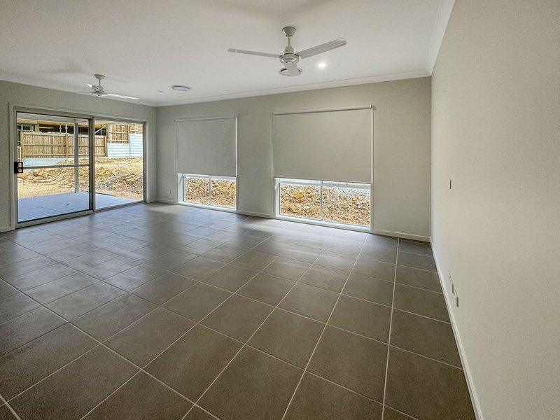 Photo - 203 Belvedere Drive, Spring Mountain QLD 4300 - Image 6