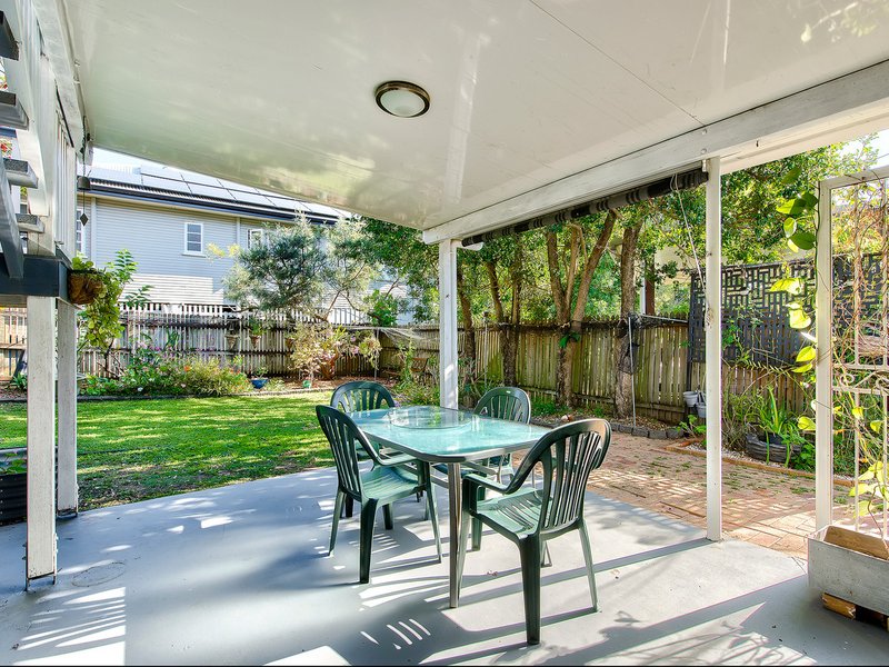 Photo - 203 Edinburgh Castle Road, Wavell Heights QLD 4012 - Image 13