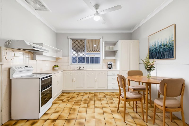 Photo - 203 Gabriel Street, Cloverdale WA 6105 - Image 4