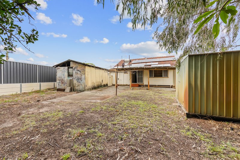 Photo - 203 Gabriel Street, Cloverdale WA 6105 - Image 12