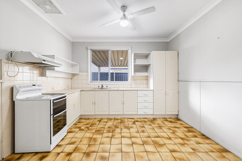 Photo - 203 Gabriel Street, Cloverdale WA 6105 - Image 18