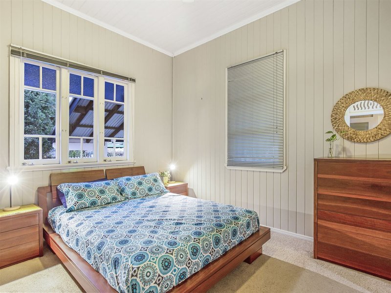 Photo - 203 King St , Clontarf QLD 4019 - Image 2