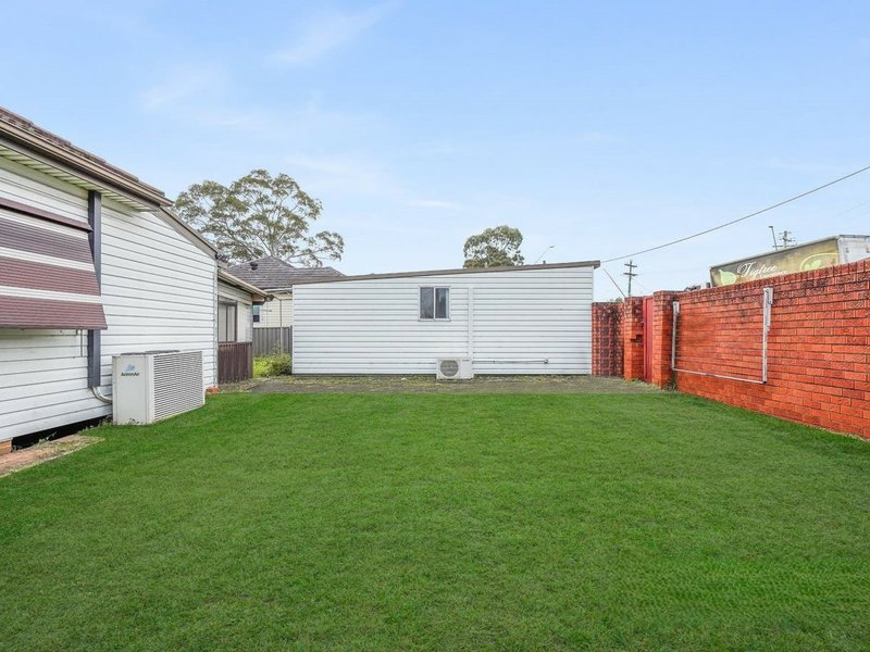 Photo - 203 River Avenue, Carramar NSW 2163 - Image 14