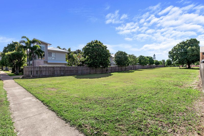 Photo - 203 Torquay Terrace, Torquay QLD 4655 - Image 7