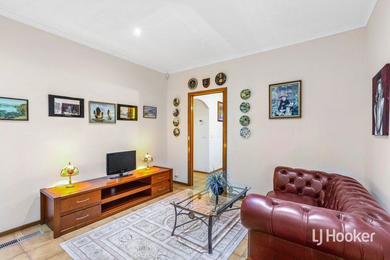 Photo - 203 Victoria Street, Altona Meadows VIC 3028 - Image 10