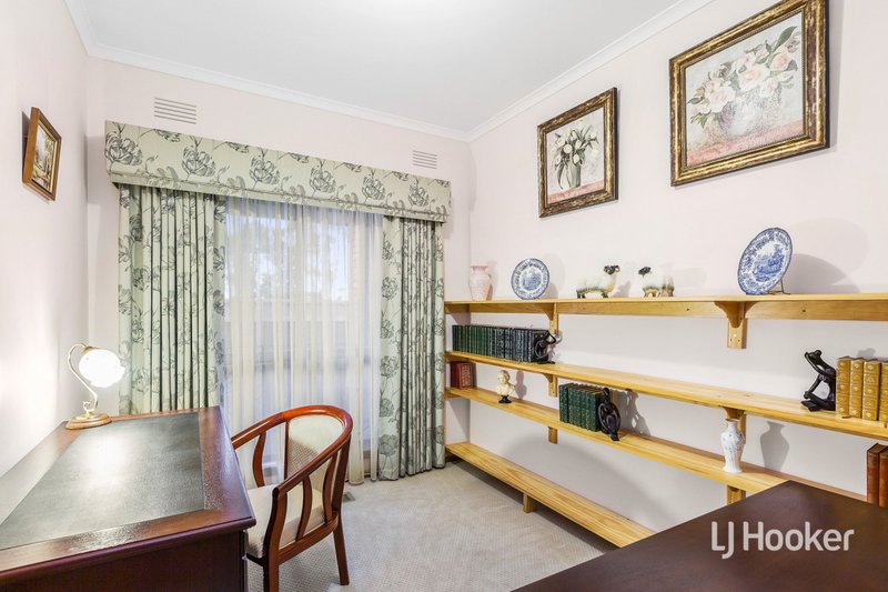 Photo - 203 Victoria Street, Altona Meadows VIC 3028 - Image 15