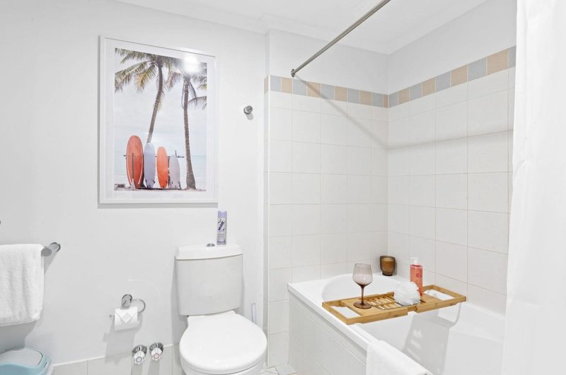 Photo - 203/1-8 Paradise Island, Surfers Paradise QLD 4217 - Image 12