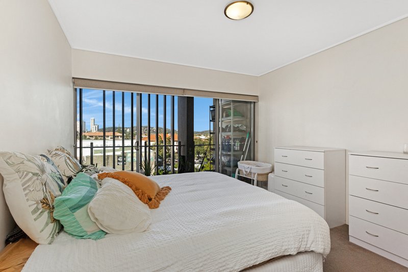 Photo - 203/1 Toombul Avenue, Miami QLD 4220 - Image 10