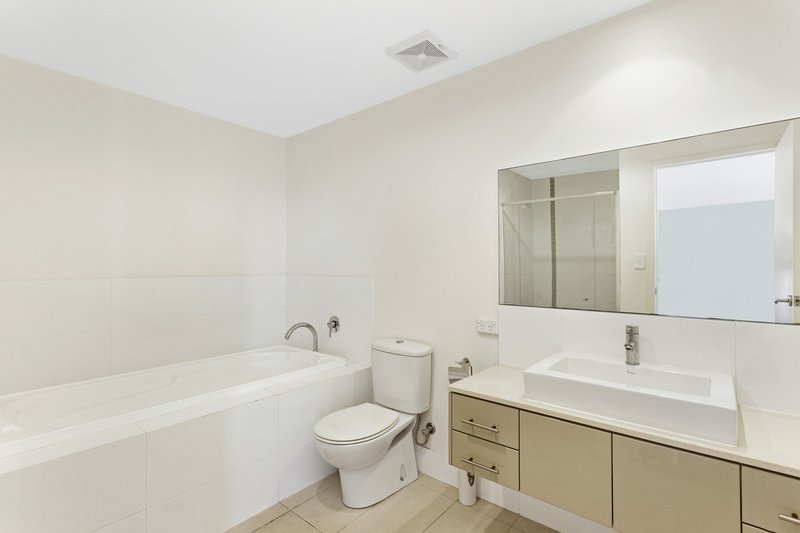 Photo - 203/1 Toombul Avenue, Miami QLD 4220 - Image 13