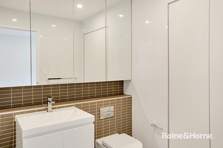 Photo - 203/10 Gertrude Street, Wolli Creek NSW 2205 - Image 4