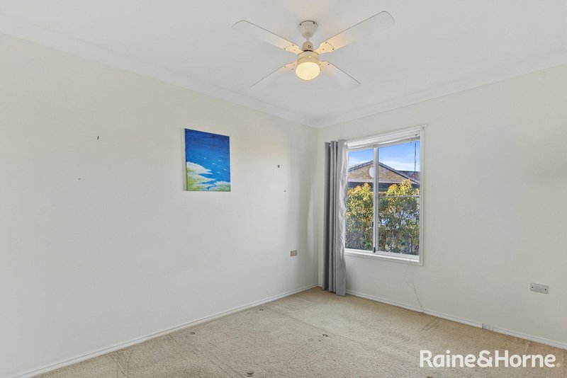 Photo - 203/15 Lorraine Avenue, Berkeley Vale NSW 2261 - Image 6