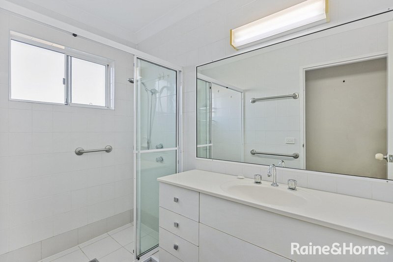 Photo - 203/15 Lorraine Avenue, Berkeley Vale NSW 2261 - Image 8