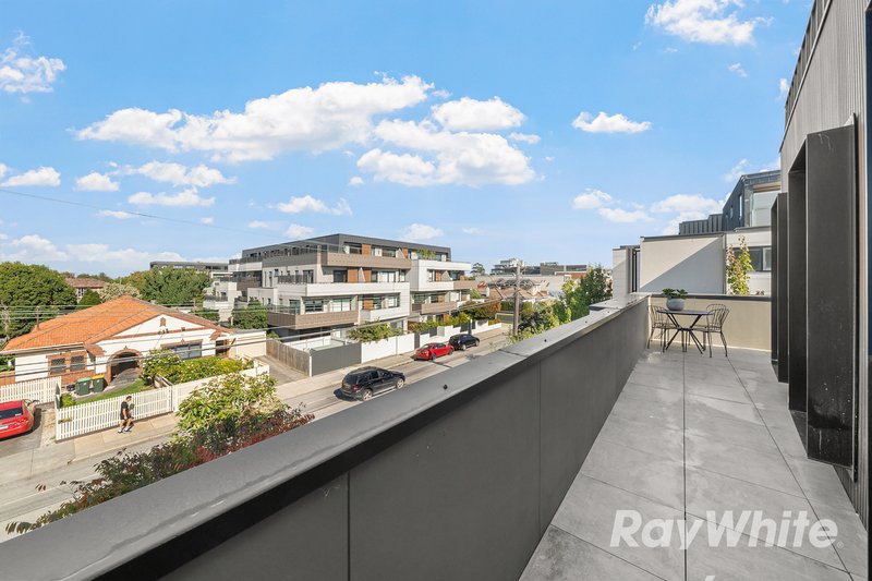 Photo - 203/17 Elliott Avenue, Carnegie VIC 3163 - Image 1