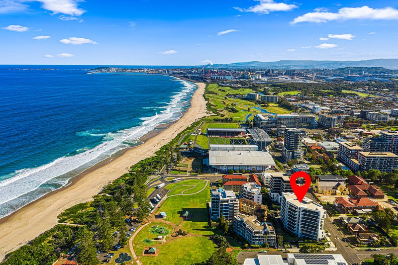 Photo - 203/21 Harbour Street, Wollongong NSW 2500 - Image 11