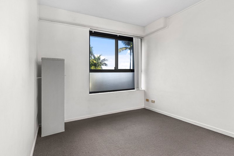 Photo - 203/25 Dix Street, Redcliffe QLD 4020 - Image 4