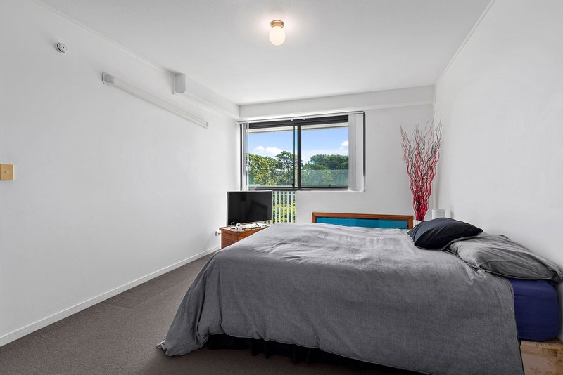 Photo - 203/25 Dix Street, Redcliffe QLD 4020 - Image 7