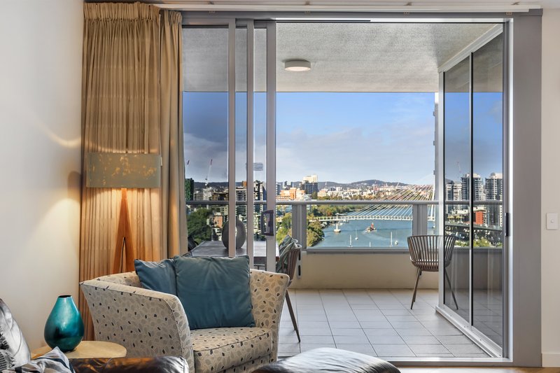 Photo - 203/30 Macrossan Street, Brisbane QLD 4000 - Image 1