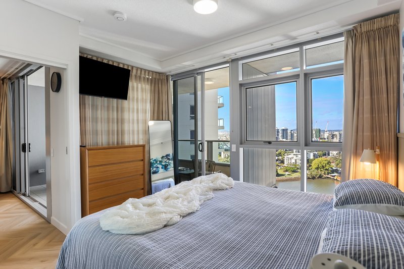 Photo - 203/30 Macrossan Street, Brisbane QLD 4000 - Image 5