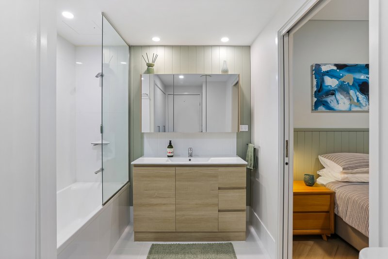 Photo - 203/30 Macrossan Street, Brisbane QLD 4000 - Image 8