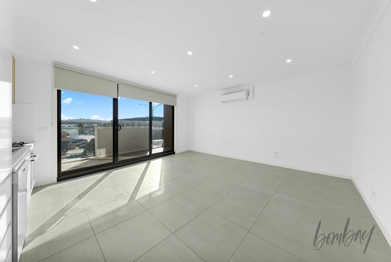 Photo - 203/4 Highlander Drive, Craigieburn VIC 3064 - Image 4