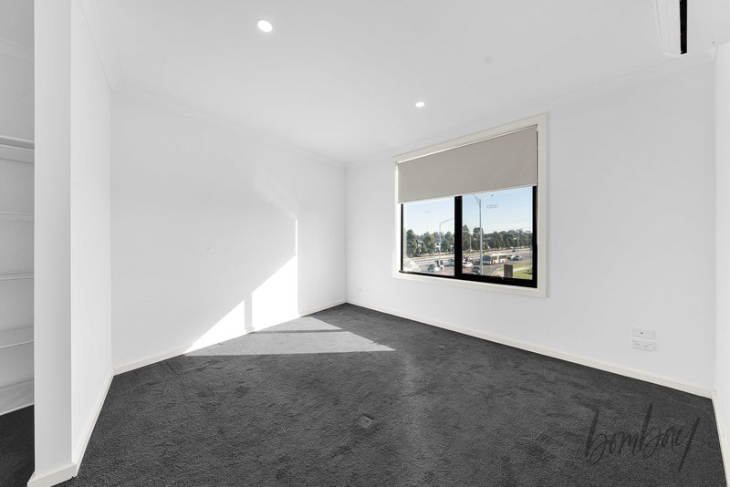 Photo - 203/4 Highlander Drive, Craigieburn VIC 3064 - Image 8