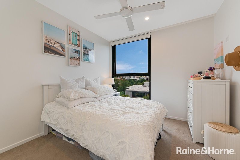 Photo - 2036/123 Cavendish Road, Coorparoo QLD 4151 - Image 7