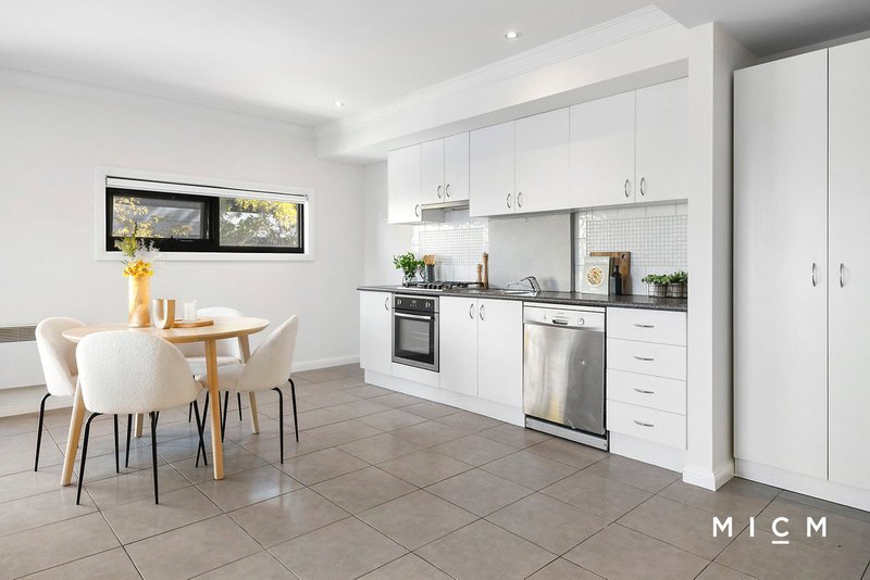 Photo - 203/67-71 Stead Street, South Melbourne VIC 3205 - Image 3