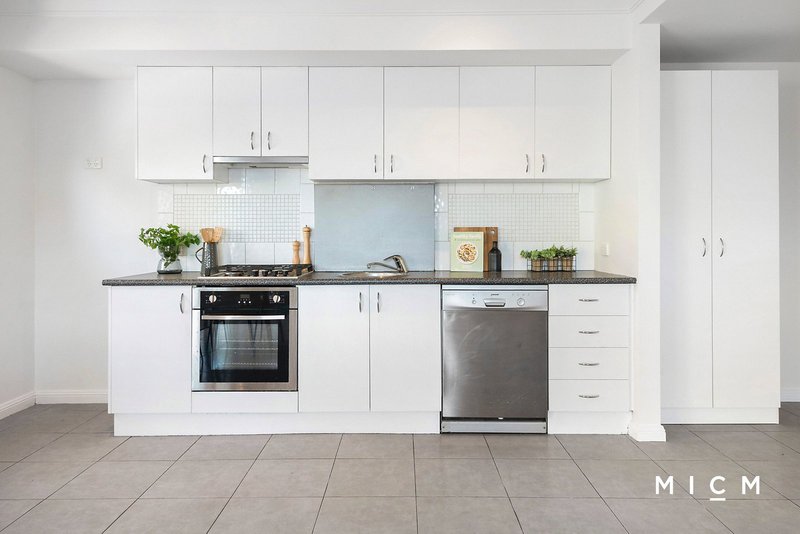 Photo - 203/67-71 Stead Street, South Melbourne VIC 3205 - Image 4