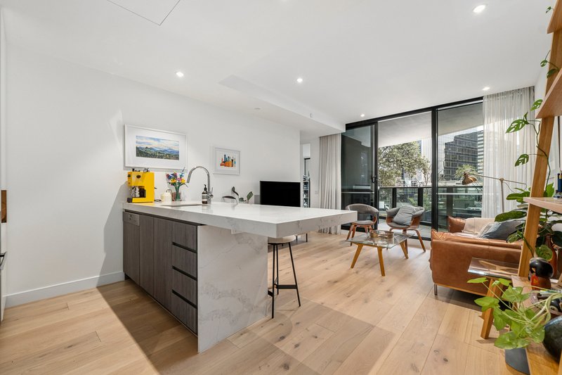 Photo - 203/8 Bowen Crescent, Melbourne VIC 3004 - Image 3
