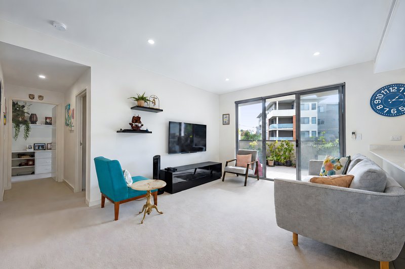 Photo - 203D/2 Rowe Drive, Potts Hill NSW 2143 - Image 3
