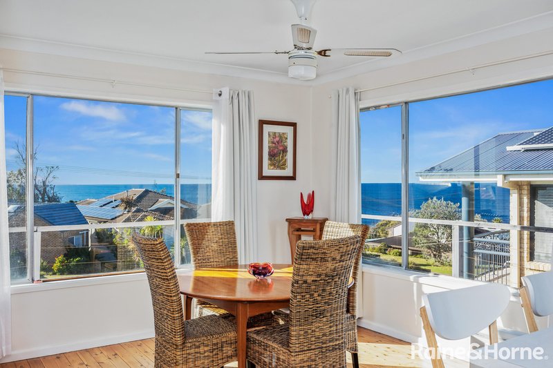 Photo - 204 Mitchell Parade, Mollymook Beach NSW 2539 - Image 4