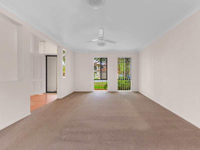 Photo - 204 Saturn Crescent, Bridgeman Downs QLD 4035 - Image 5