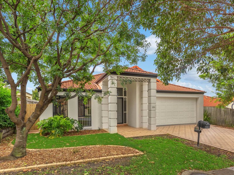 Photo - 204 Saturn Crescent, Bridgeman Downs QLD 4035 - Image 7