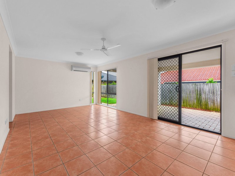 Photo - 204 Saturn Crescent, Bridgeman Downs QLD 4035 - Image 10