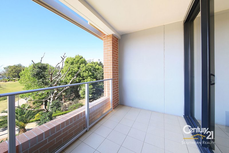 Photo - 204/12 Brodie Spark Drive, Wolli Creek NSW 2205 - Image 4