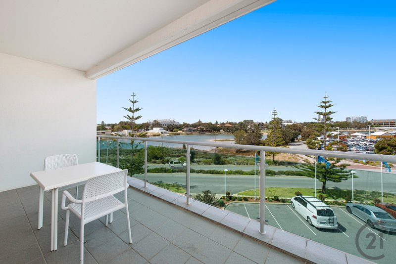 Photo - 204/16 Dolphin Drive, Mandurah WA 6210 - Image 12